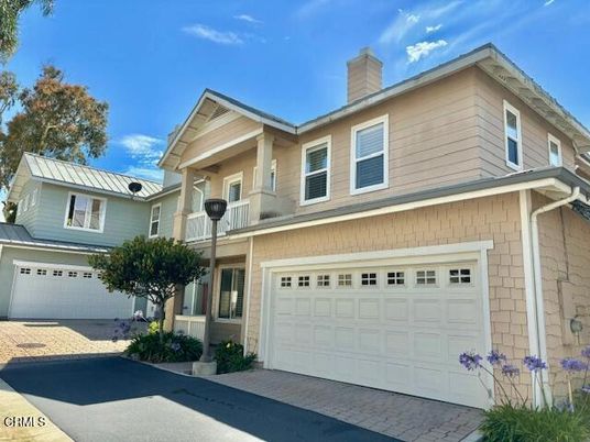 Attached, Exterior, Facade, American Craftsman