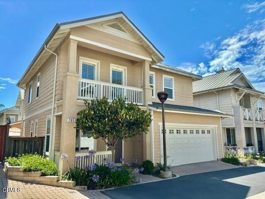 Attached, Exterior, Facade, American Craftsman