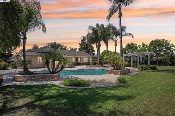 Backyard, Exterior, Pool