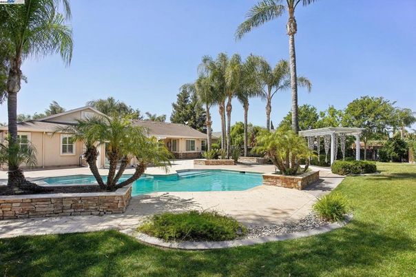 Backyard, Exterior, Pool