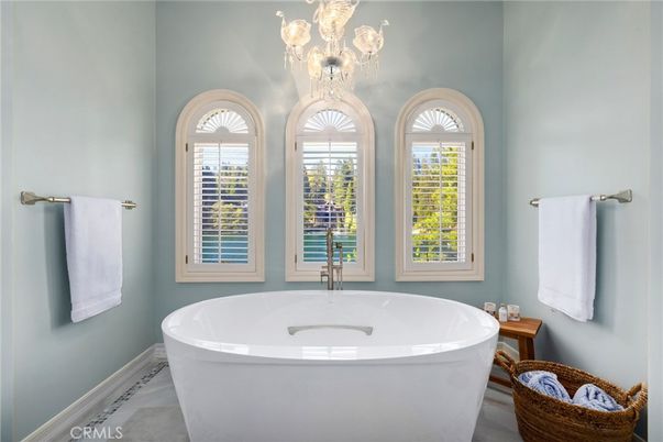 Bathroom, Chandelier, Free Standing Baths, Interior
