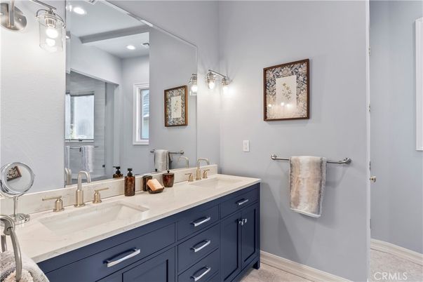 Bathroom, Dual Sink Vanities, Interior, Recessed Lighting