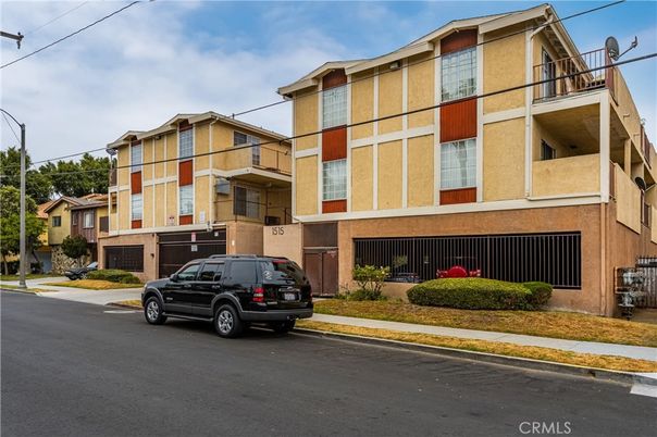Attached, Exterior, Facade, Rowhouse