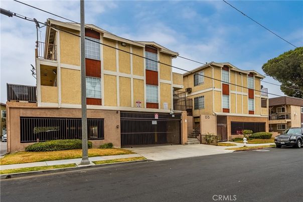 Attached, Exterior, Facade, Rowhouse