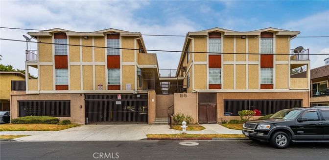Attached, Exterior, Facade, Rowhouse
