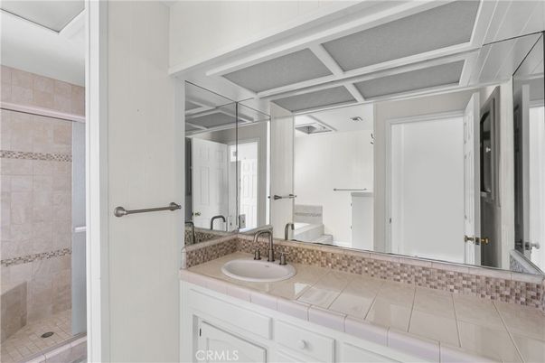 Bathroom, Interior, Tile Countertops