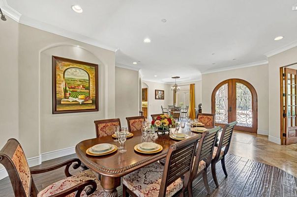 Chandelier, Dining room, Interior, Pendant Lights, Recessed Lighting, Wood Texture Flooring