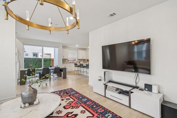 Chandelier, Dining room, Interior, Kitchen, Pendant Lights, Recessed Lighting, Wood Texture Flooring
