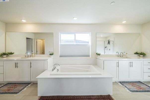 Bathroom, Dual Sink Vanities, Interior, Recessed Lighting