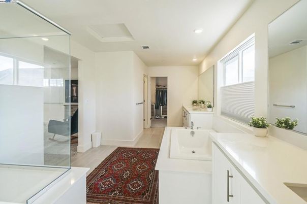 Bathroom, Interior, Recessed Lighting