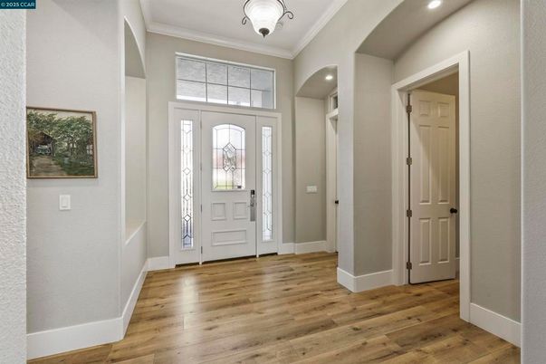 Interior, Recessed Lighting, Wood Texture Flooring