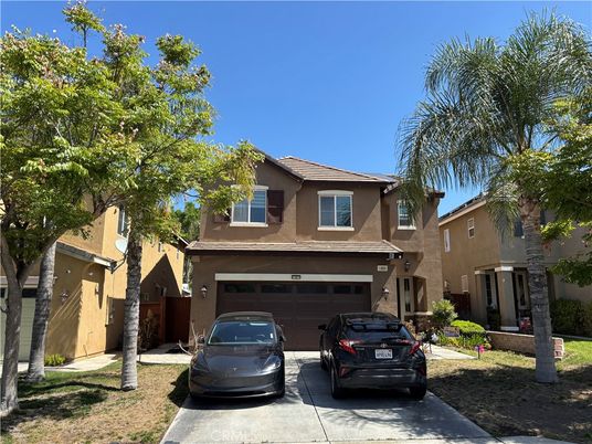 Attached, Exterior, Facade, Mediterranean