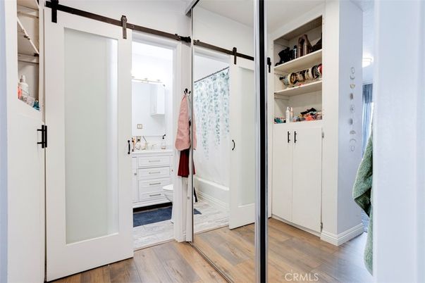 Interior, Walk-in Closets, Wood Texture Flooring