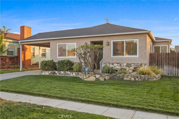 Backyard, Exterior, Facade, Ranch
