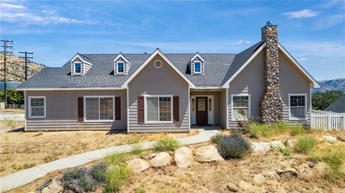 Exterior, Facade, Ranch