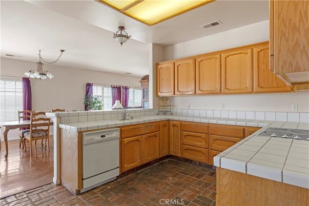 Chandelier, Dining room, Interior, Kitchen, Pendant Lights, Tile Countertops