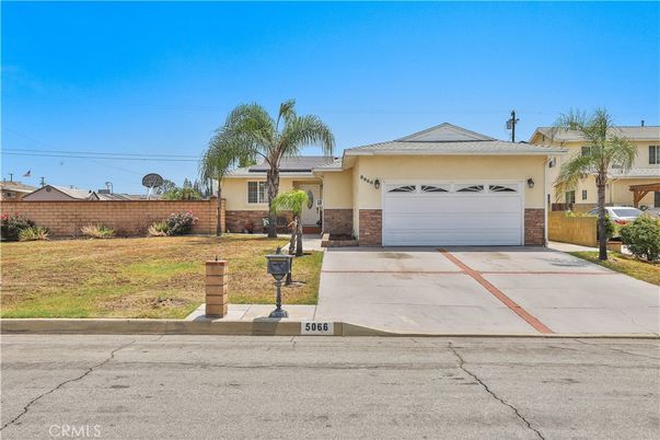 Attached, Exterior, Facade, Ranch