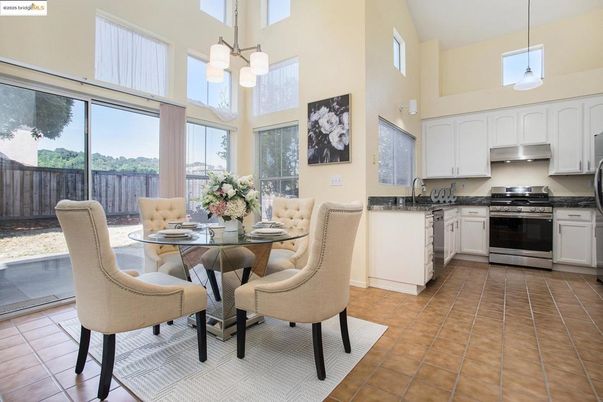 Dining room, Interior, Kitchen, Pendant Lights, Stainless Steel Appliances