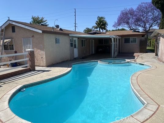 Exterior, Pool