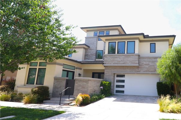 Attached, Exterior, Facade, Brick Facade, Modern