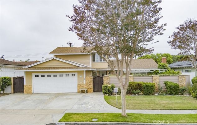 Attached, Exterior, Facade, Ranch