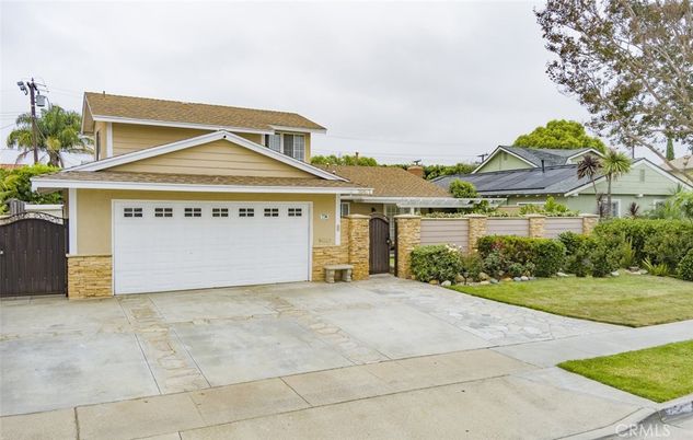 Attached, Exterior, Facade, Ranch
