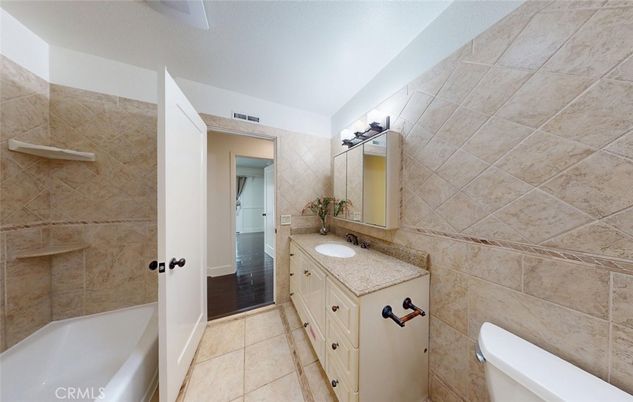 Bathroom, Dual Sink Vanities, Interior