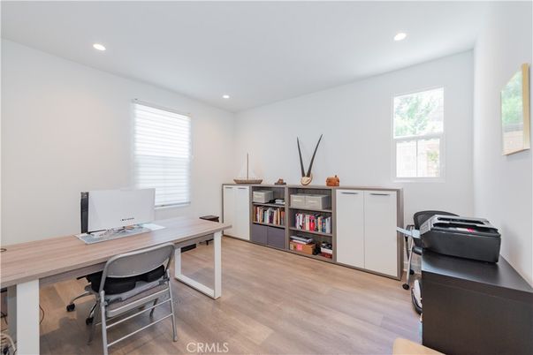 Home Office, Interior, Recessed Lighting, Wood Texture Flooring