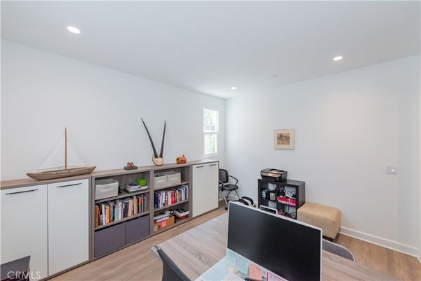 Home Office, Interior, Recessed Lighting, Wood Texture Flooring
