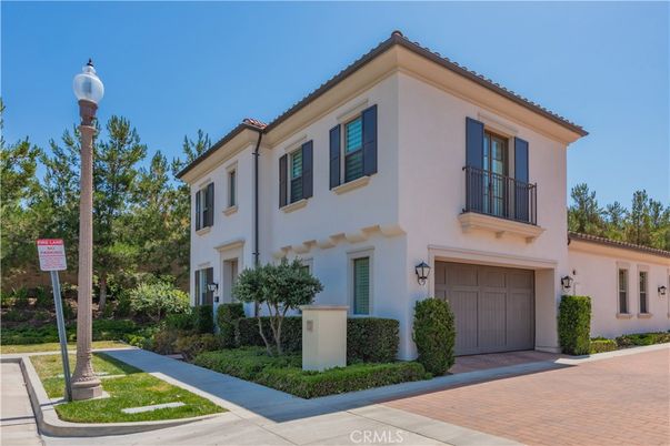 Attached, Exterior, Facade, Mediterranean