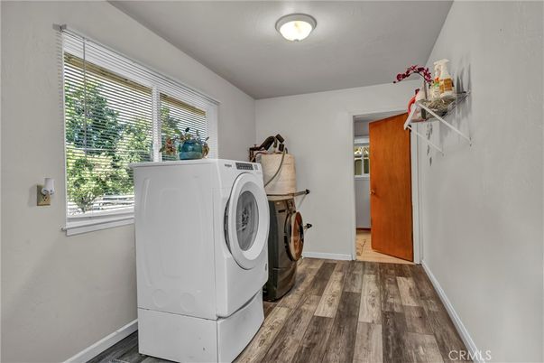 Interior, Washer, Wood Texture Flooring