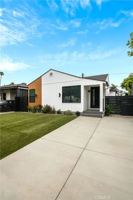 Backyard, Exterior, Facade, Modern