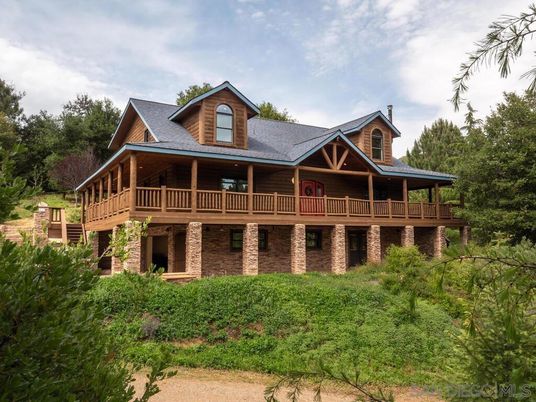 Exterior, Facade, Log Home