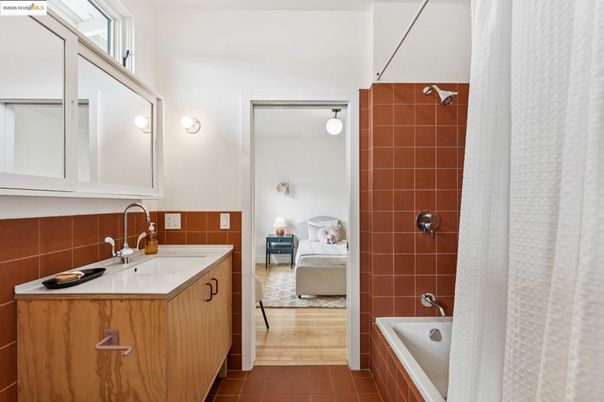 Bathroom, Bedroom, Dual Sink Vanities, Interior