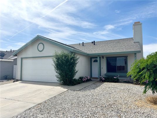 Attached, Exterior, Facade, Ranch