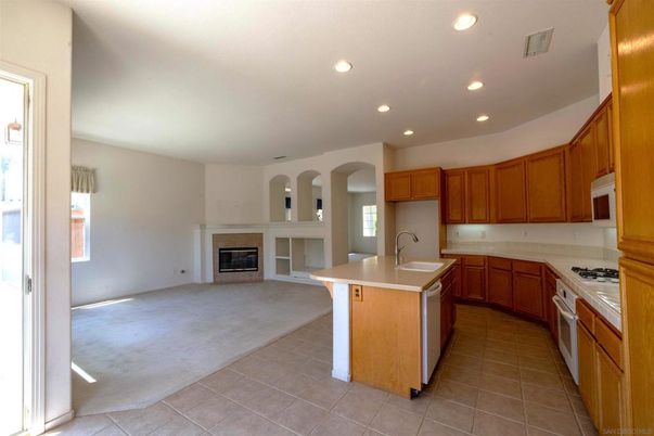 Fireplace, Interior, Kitchen, Recessed Lighting