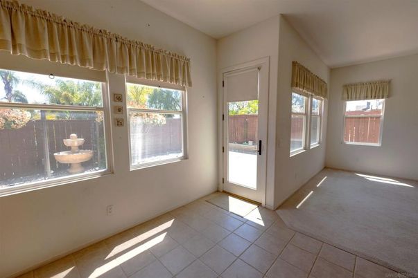 Empty room, Interior