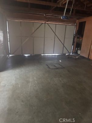 Garage, Interior, Wooden Beams