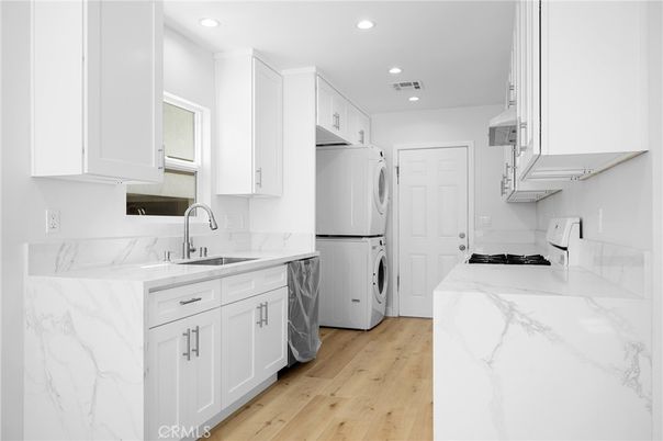 Interior, Kitchen, Recessed Lighting, Washer, Wood Texture Flooring
