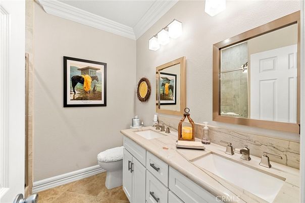 Bathroom, Dual Sink Vanities, Interior