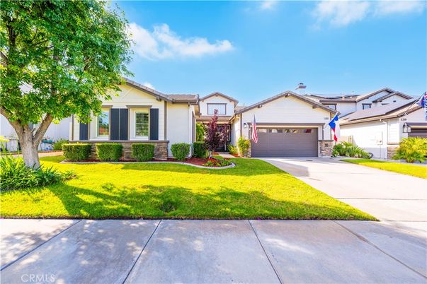 Attached, Exterior, Facade, Ranch