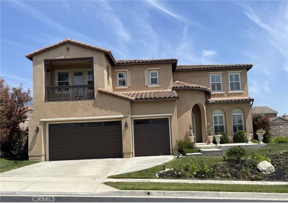 Attached, Exterior, Facade, Mediterranean