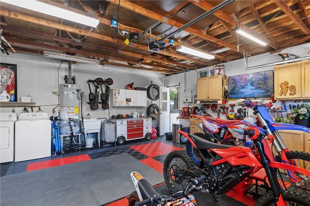 Garage, Interior, Washer, Wooden Beams