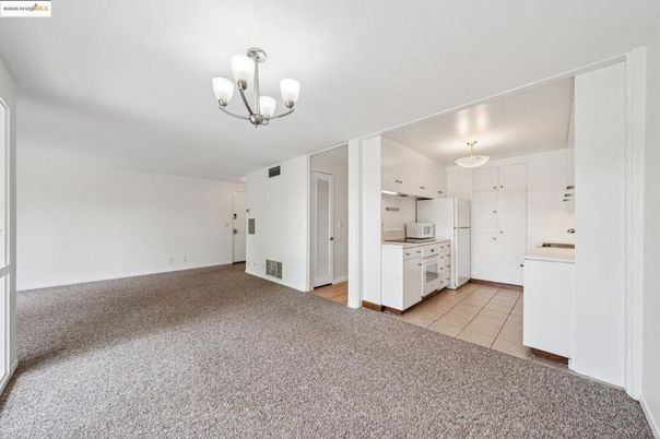 Chandelier, Empty room, Interior, Kitchen