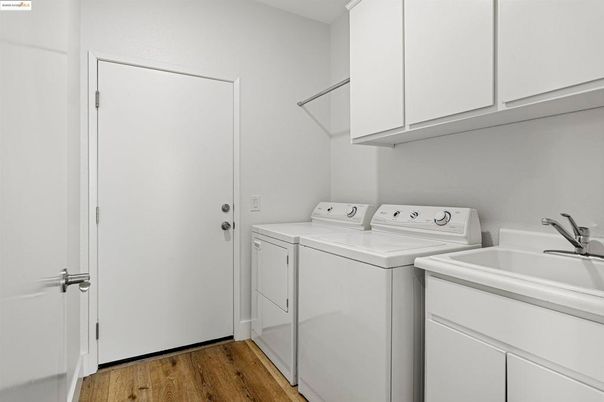 Interior, Washer, Wood Texture Flooring