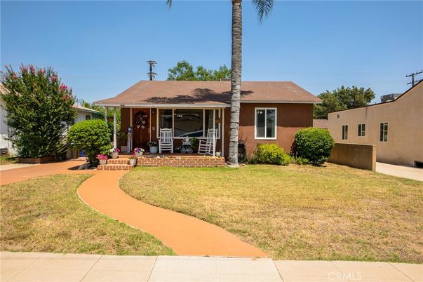 Backyard, Exterior, Facade, Ranch