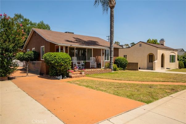 Backyard, Exterior, Facade, Ranch