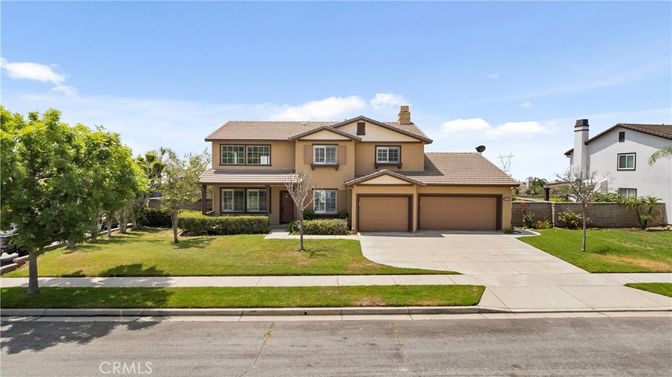 Attached, Exterior, Facade, Mediterranean