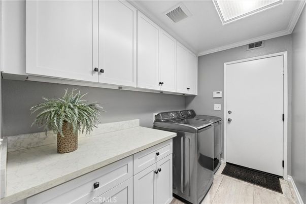 Interior, Washer, Wood Texture Flooring