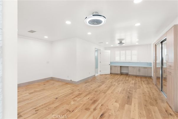 Empty room, Interior, Recessed Lighting, Wood Texture Flooring
